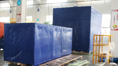 美國客戶訂購的2臺自動噴膠機已發(fā)貨！
