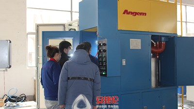 陜汽集團(tuán)旗下子公司，來(lái)我司驗(yàn)收【ZP20和ZP40自動(dòng)噴膠機(jī)】?jī)膳_(tái)設(shè)備