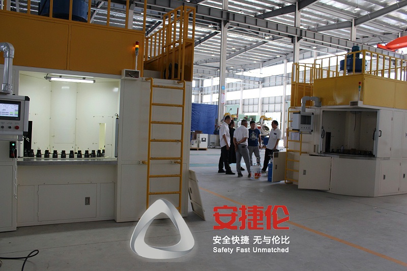 上海客戶參觀噴膠機(jī)、滾噴機(jī) (1)
