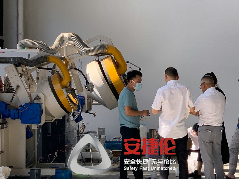 上?？蛻魠⒂^噴膠機(jī)、滾噴機(jī) (4)