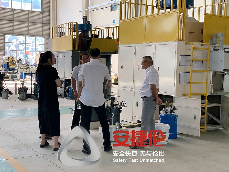 上?？蛻魠⒂^噴膠機(jī)、滾噴機(jī) (3)