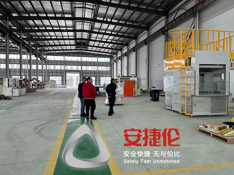 南通應(yīng)急管理局處長(zhǎng)、局長(zhǎng)到訪安捷倫南通工廠 (7)- - 副本
