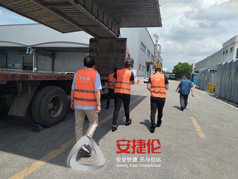 噴膠機(jī)