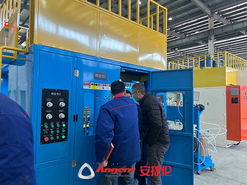 鹽城客戶驗收噴膠機(jī)2