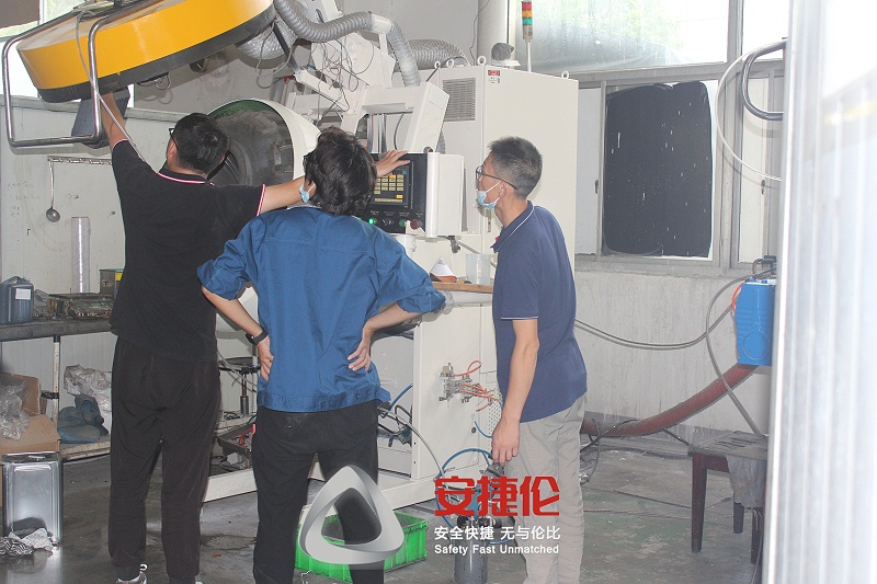自動(dòng)滾噴機(jī)
