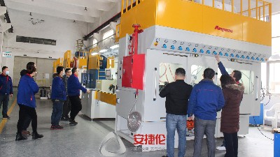 安捷倫新設(shè)備-鏈條噴膠機(jī)PLB216-ZB3015X順利通過(guò)客戶驗(yàn)收！