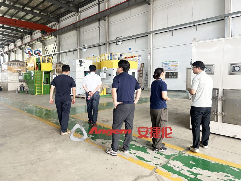 20250827韓國DN到訪參觀噴膠機(jī)11