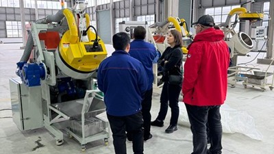 俄羅斯客戶(hù)到訪安捷倫參觀考察小五金件噴涂機(jī)器