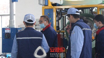 東海橡塑驗(yàn)收自動(dòng)滾噴機(jī)，門面擔(dān)當(dāng)又為安捷倫完成一單！